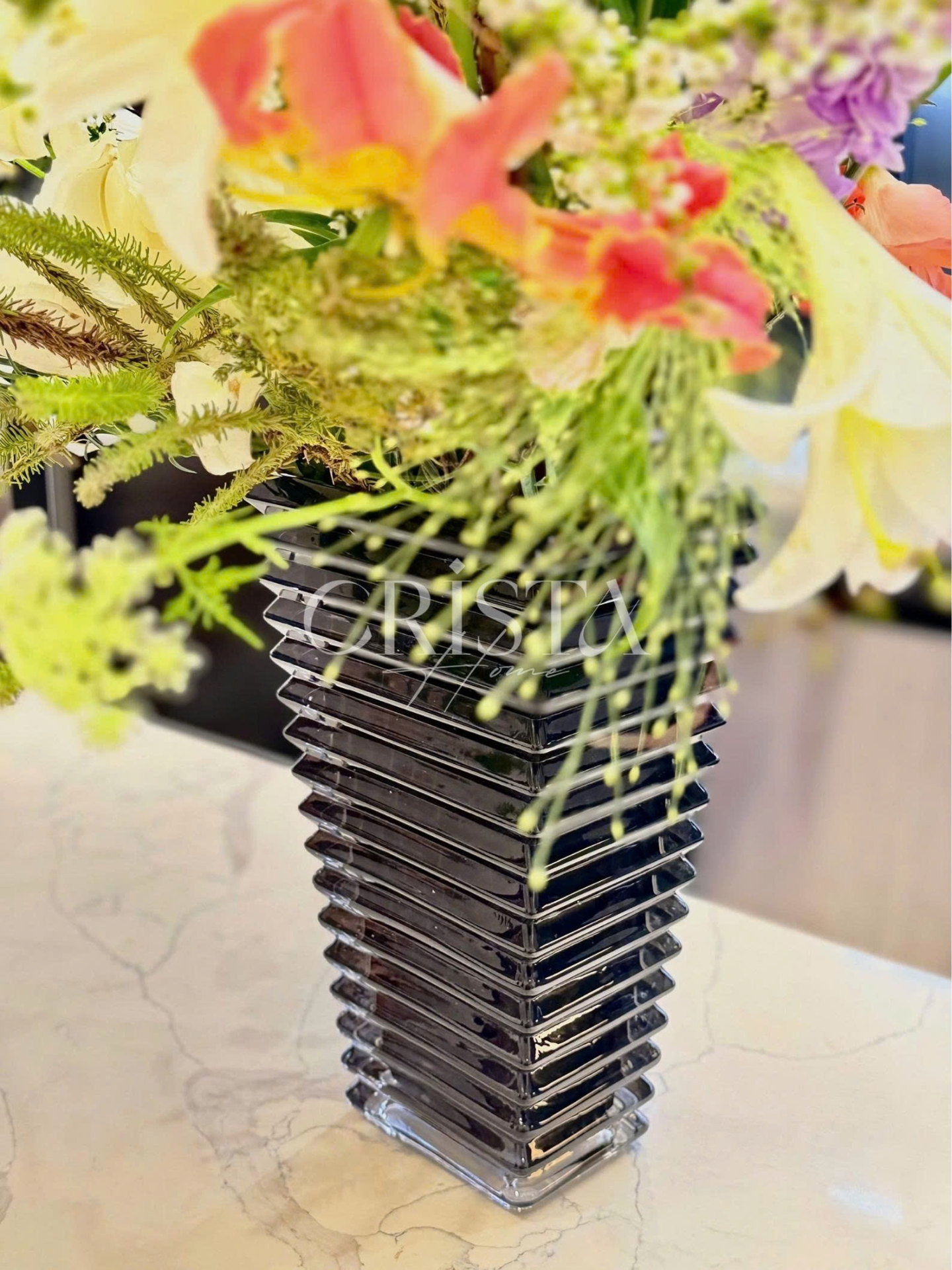 Bình Cắm Hoa Thủy Tinh Dáng Tháp Màu Đen CRISTA HOME (2/4)
